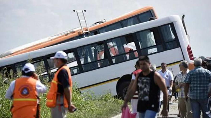 Argentina Almenys 12 morts en un accident