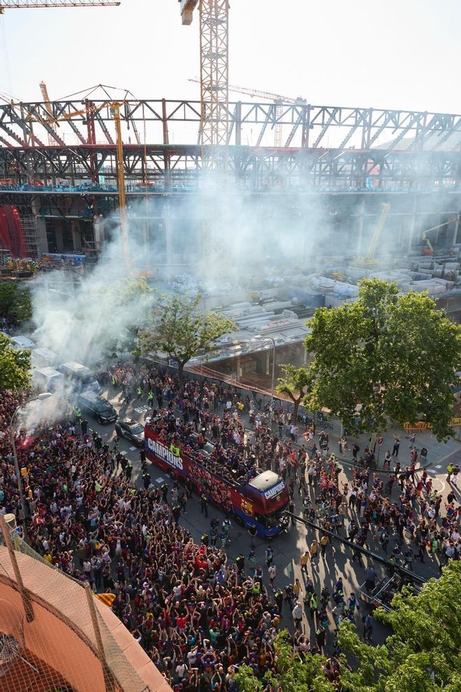 ¡De locos! Las mejores imágenes de una ciudad entregada al Barça
