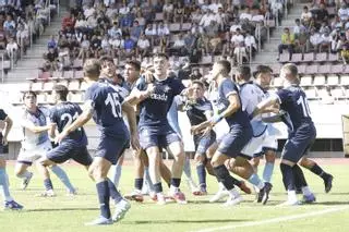 El Compostela se estrella ante el Marino de Luanco y recibe un duro golpe de realidad