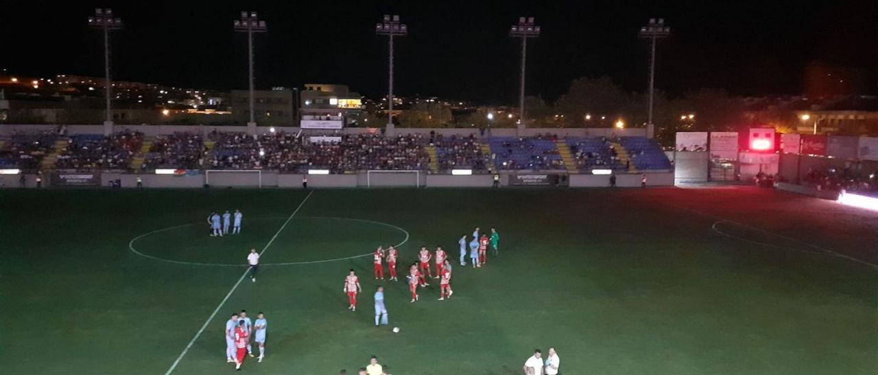El partit Girona-Bolívar de dissabte a Palamós es va haver de suspendre per un tall de llum. | JORDI ROURA
