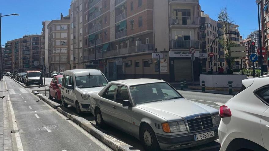 El barrio de València que se debate entre tener árboles o plazas de aparcamiento