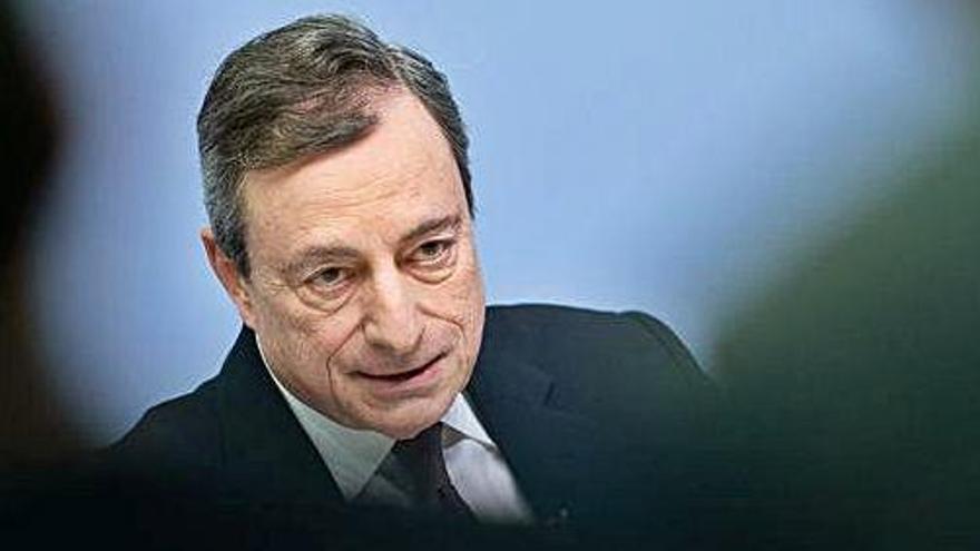 Draghi injectarà més liquiditat als bancs i renuncia a pujar els tipus d&#039;interès