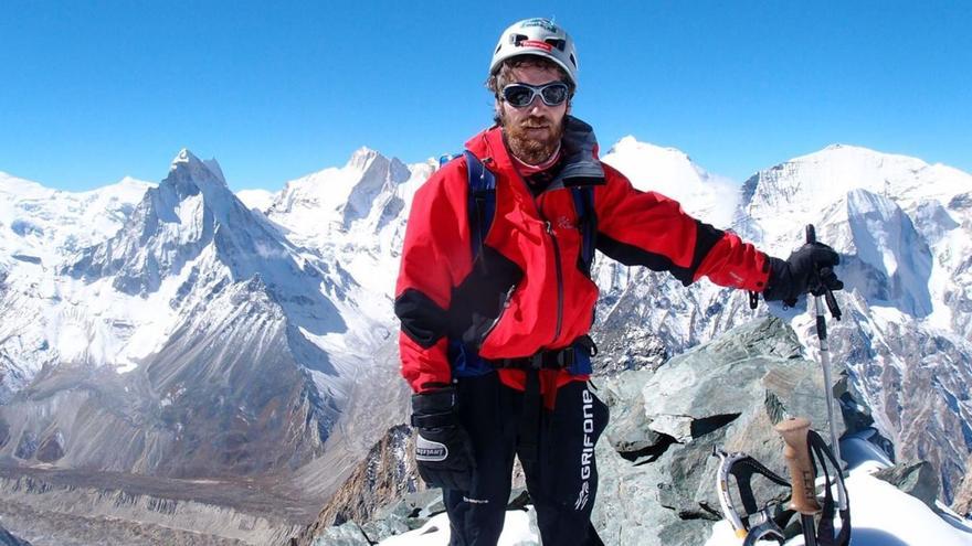 Nueva gesta de Jorge Egocheaga: el ovetense asciende el Manaslu de un tirón en 19 horas