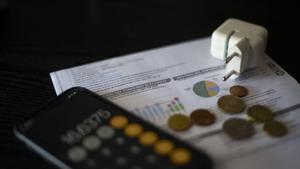 El mercat elèctric es trenca a l’espera que Brussel·les decideixi si desvincula el seu preu del del gas