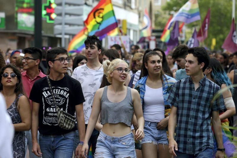 "Orgulloxos y libres". Manifestación del Orgullo en Zaragoza