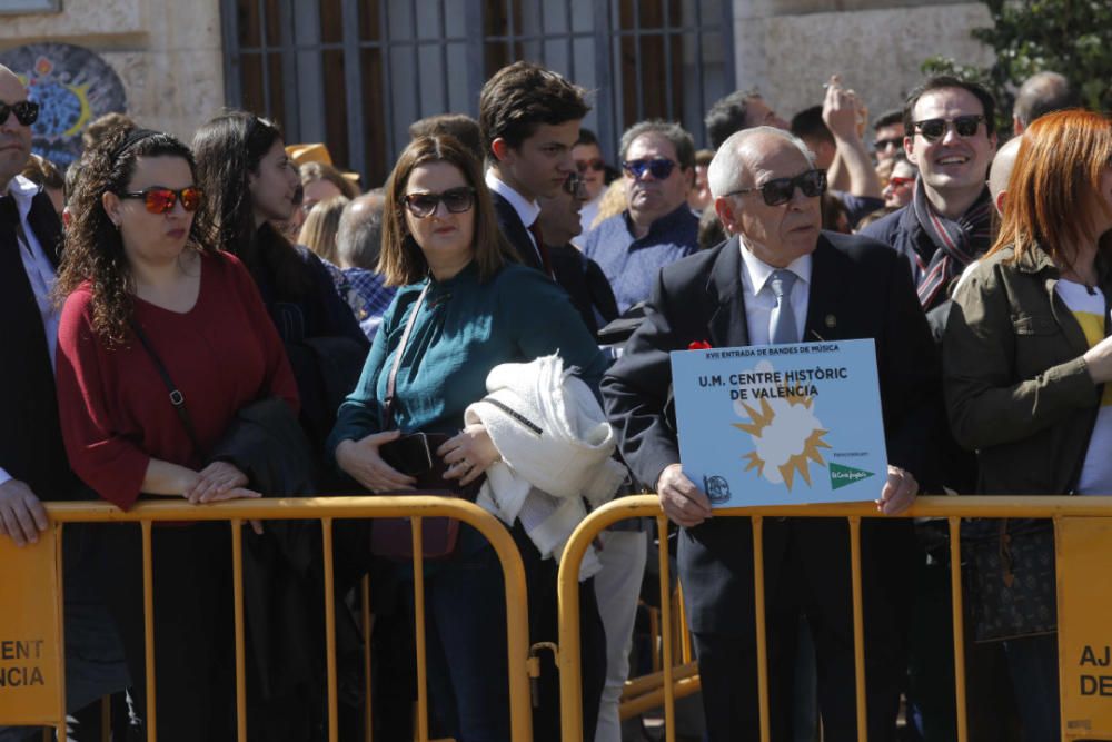 Búscate en el público de la mascletà del 1 de marzo