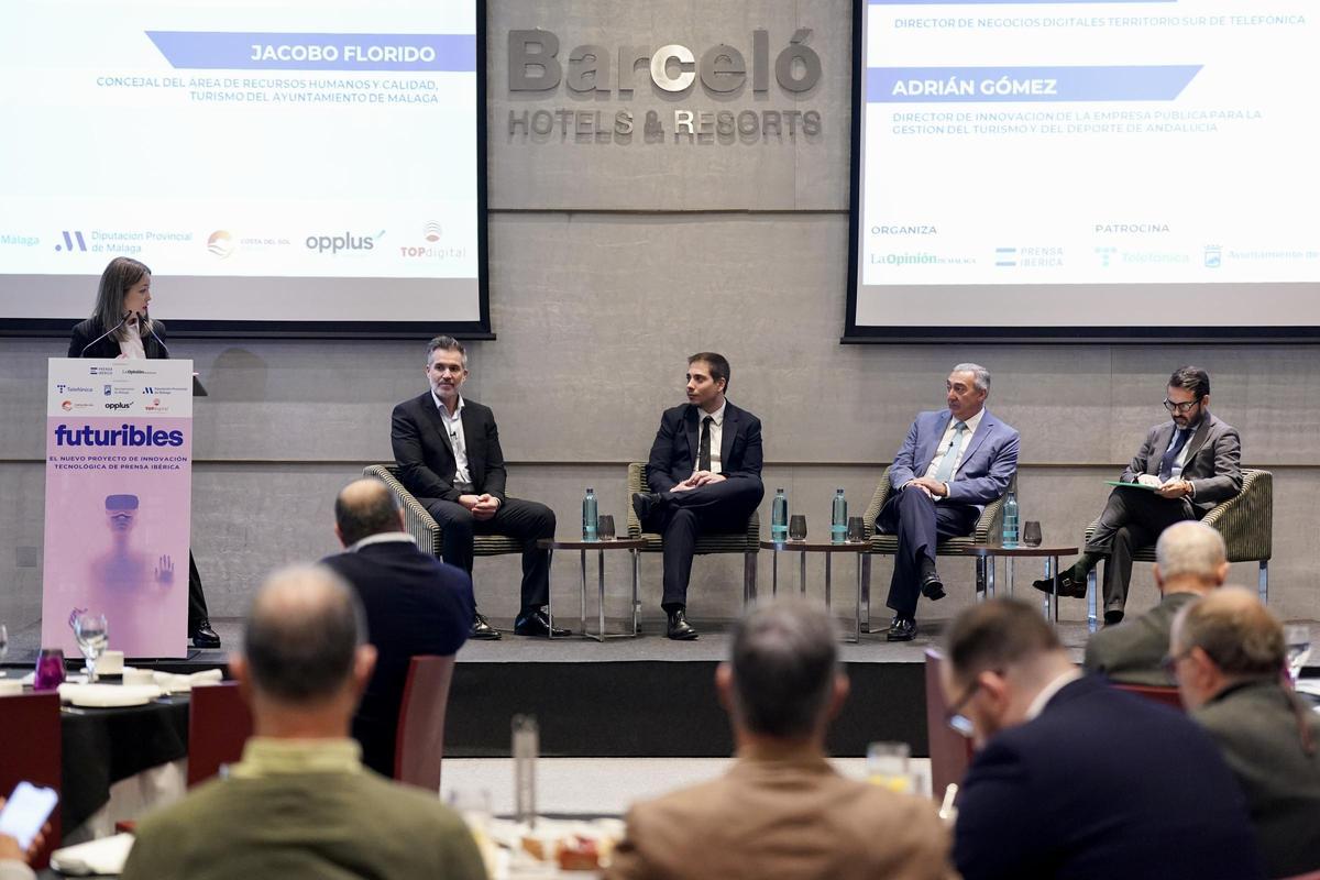 Momento de la primera de las dos mesas redondas que se llevaron a cabo en el evento Futuribles