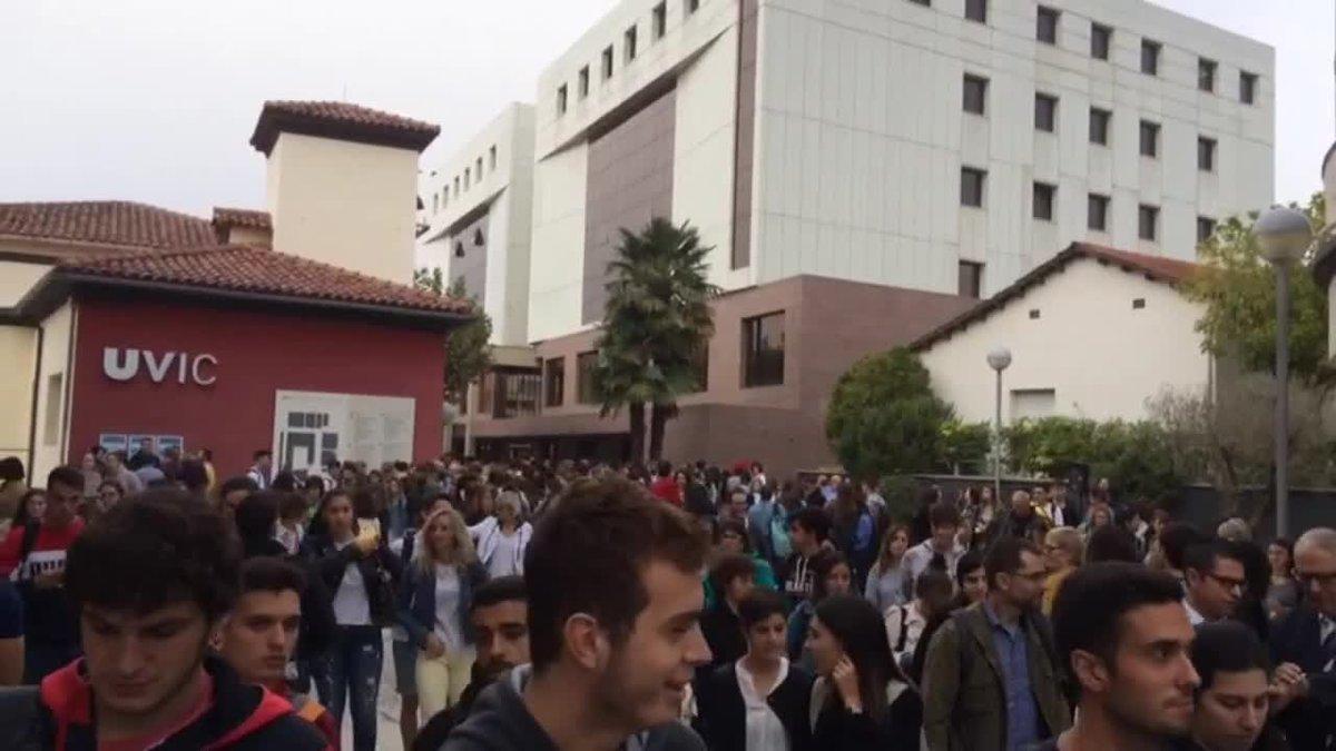 Universitarios de la UVIC se manifiestan por la sentencia del 'procés'