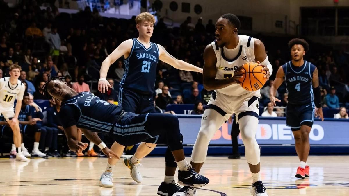 Francis Nwaokorie, durante un partido con el College San Diego.