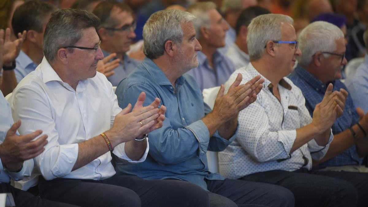 El presidente de Fecoam, Santiago Martínez (c), durante la charla en Torre Pacheco de la Fundación Ingenio.