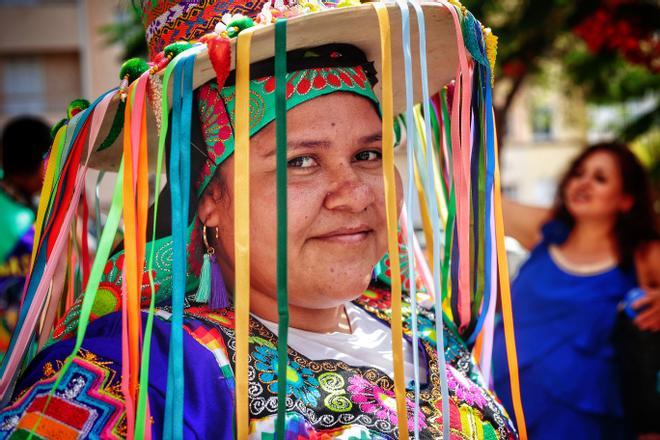 Procesión de la comunidad boliviana en honor de la Virgen de Urkupiña
