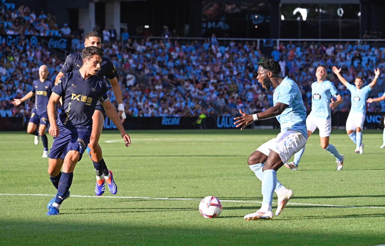 Las mejores fotografías del estreno liguero con victoria del Celta ante el Alavés