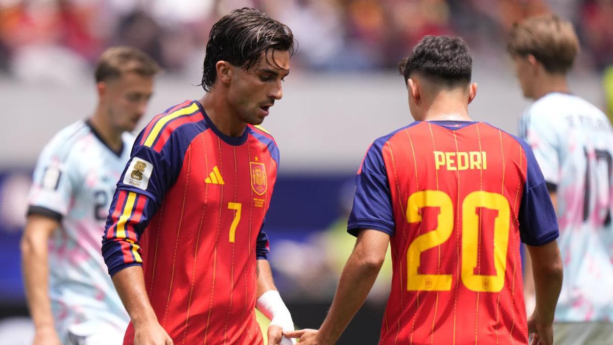 Ferran Torres zanja los rumores: "Ni lo sé ni me interesa lo del PSG"