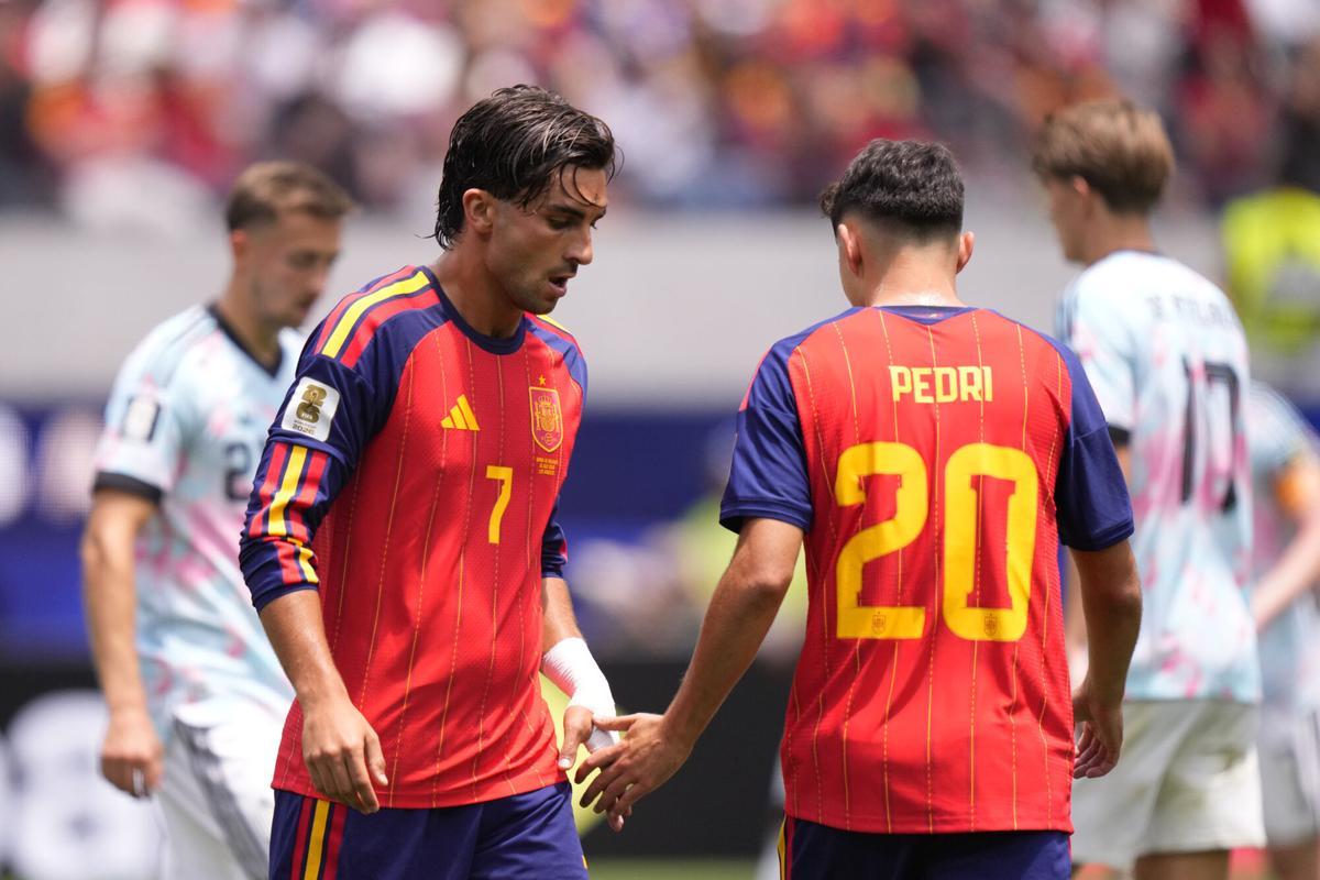 Ferran Torres, junto a Pedri, en el partido ante Bélgica