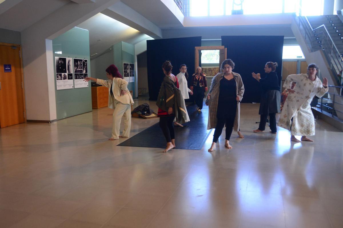 Teatro de calle y familiar con "Crunch 2", de Muu, y una performance sobre los 40 años de Teatro de Ningures.