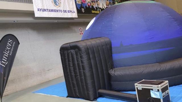 Planetario portátil habilitado en Épila en unas jornadas organizadas por la comarca.