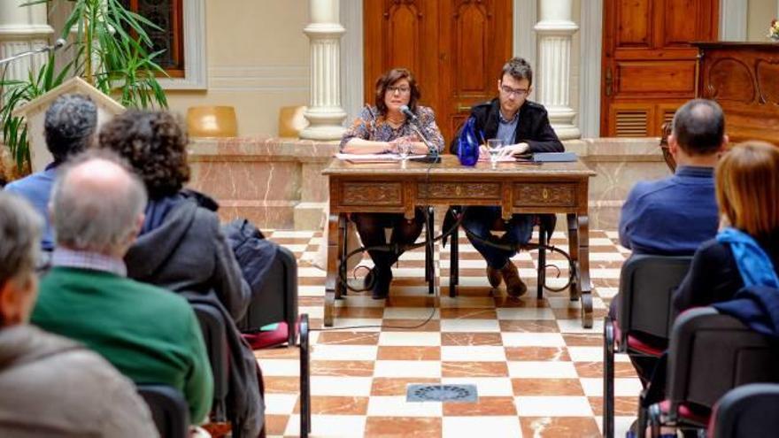 Un momento de la reunión celebrada ayer en Novelda en el centro cultural Gómez Tortosa.