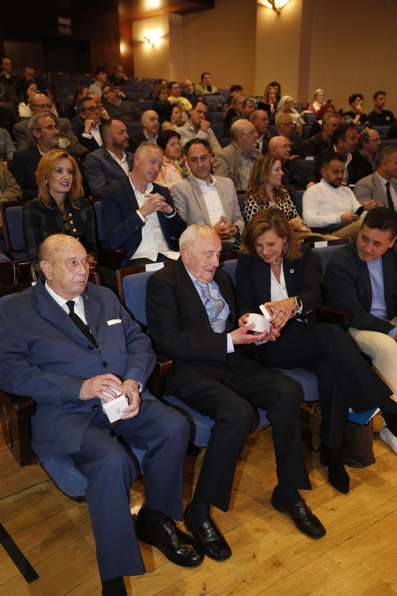 EN IMÁGENES: El Oviedo homenajea a sus abonados más antiguos