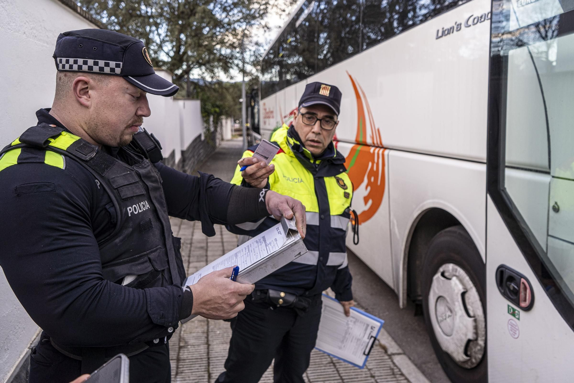 Un control del transport escolar dels Mossos, des de dins