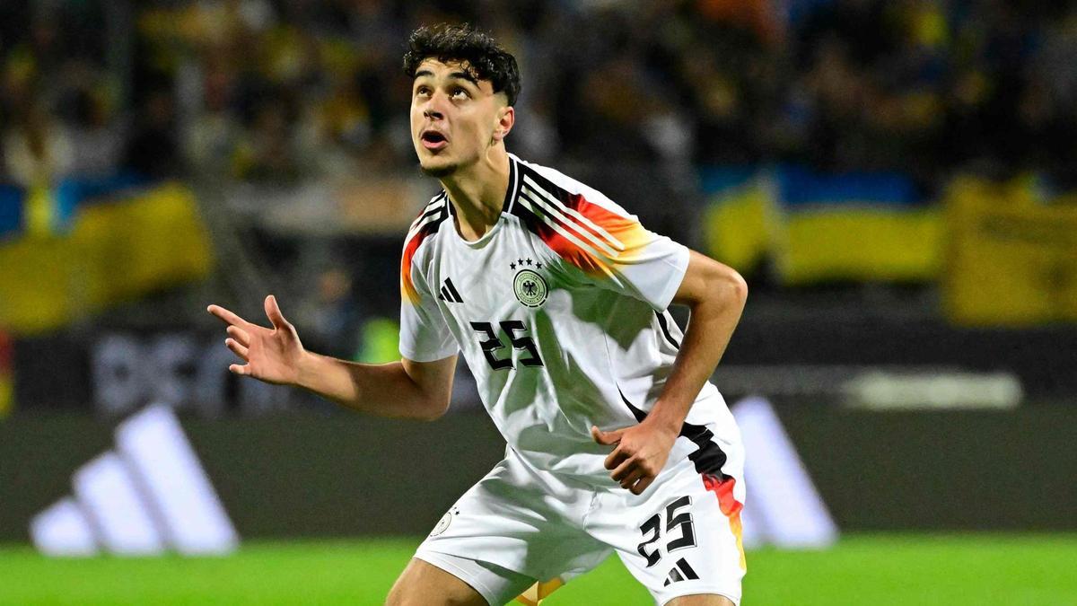 Alexander Pavlovic, el centrocampista de Alemania, en su debut la pasada semana.