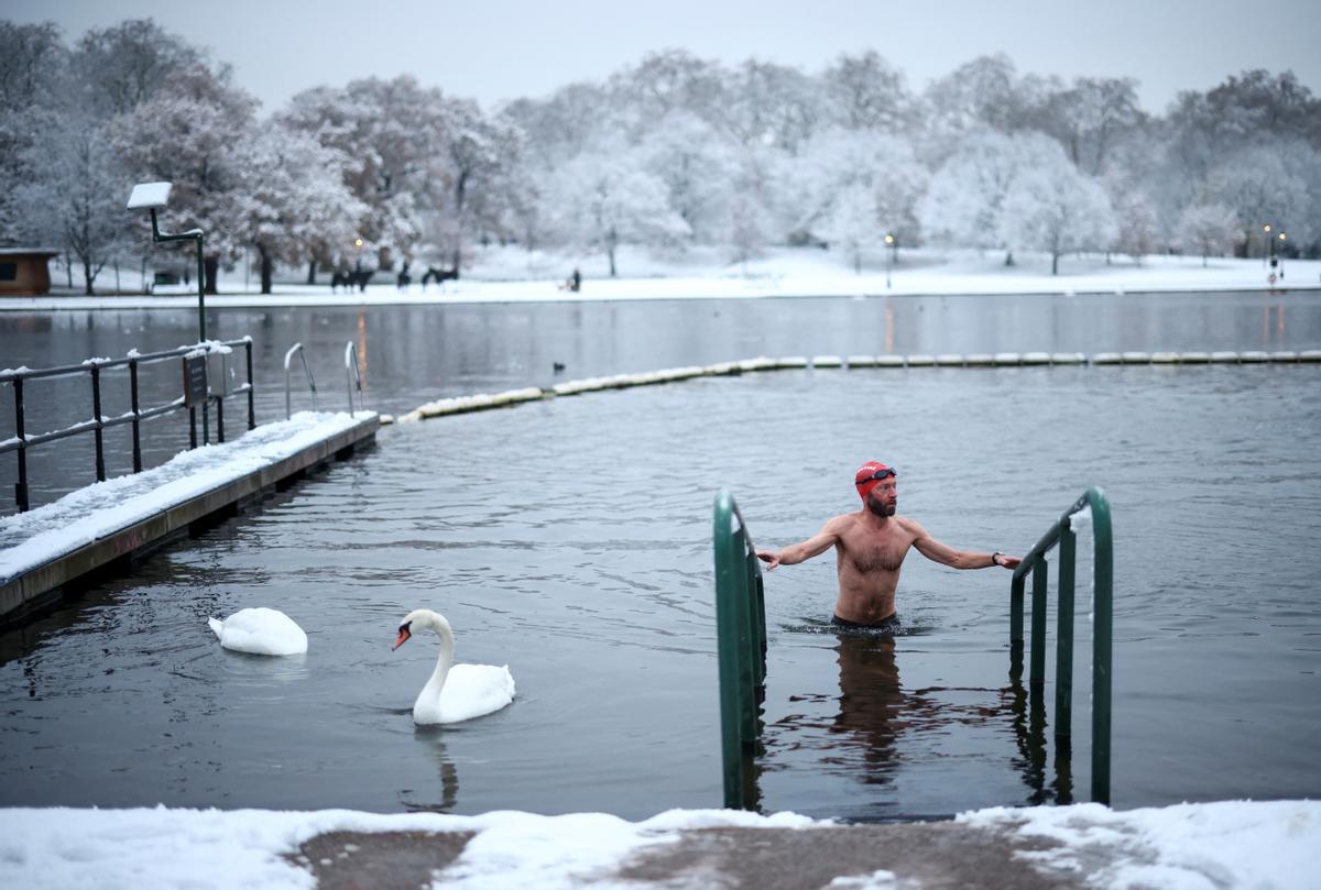 Baños helados en el lago Serpentine, en Londres