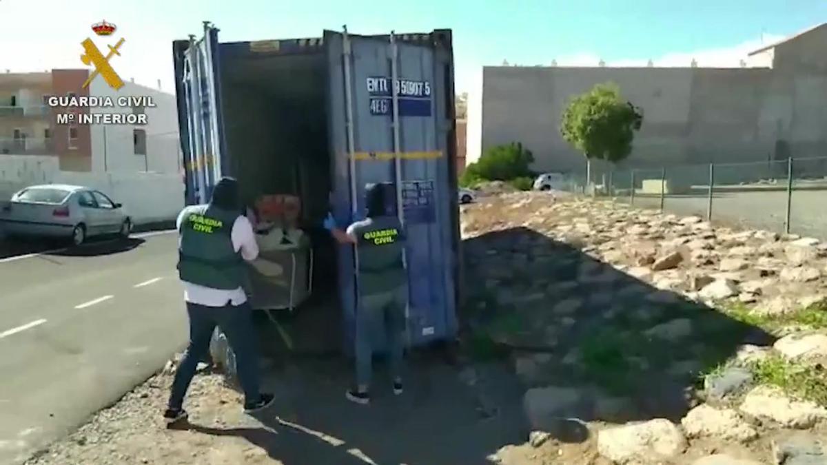 Detenido un hombre por apropiarse de donaciones para La Palma y venderlas