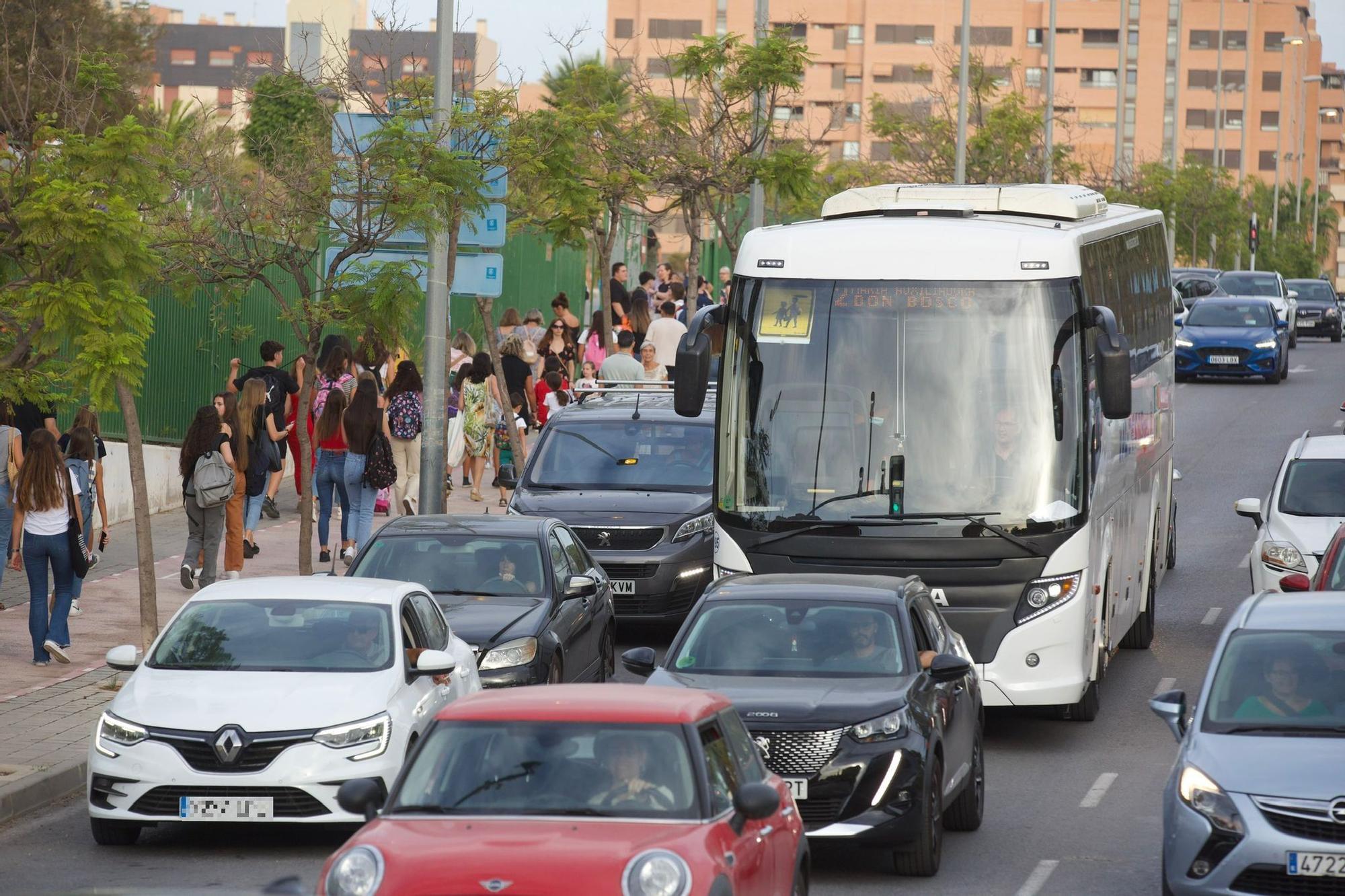 Así se ha vivido la vuelta al cole en las calles y colegios de Alicante