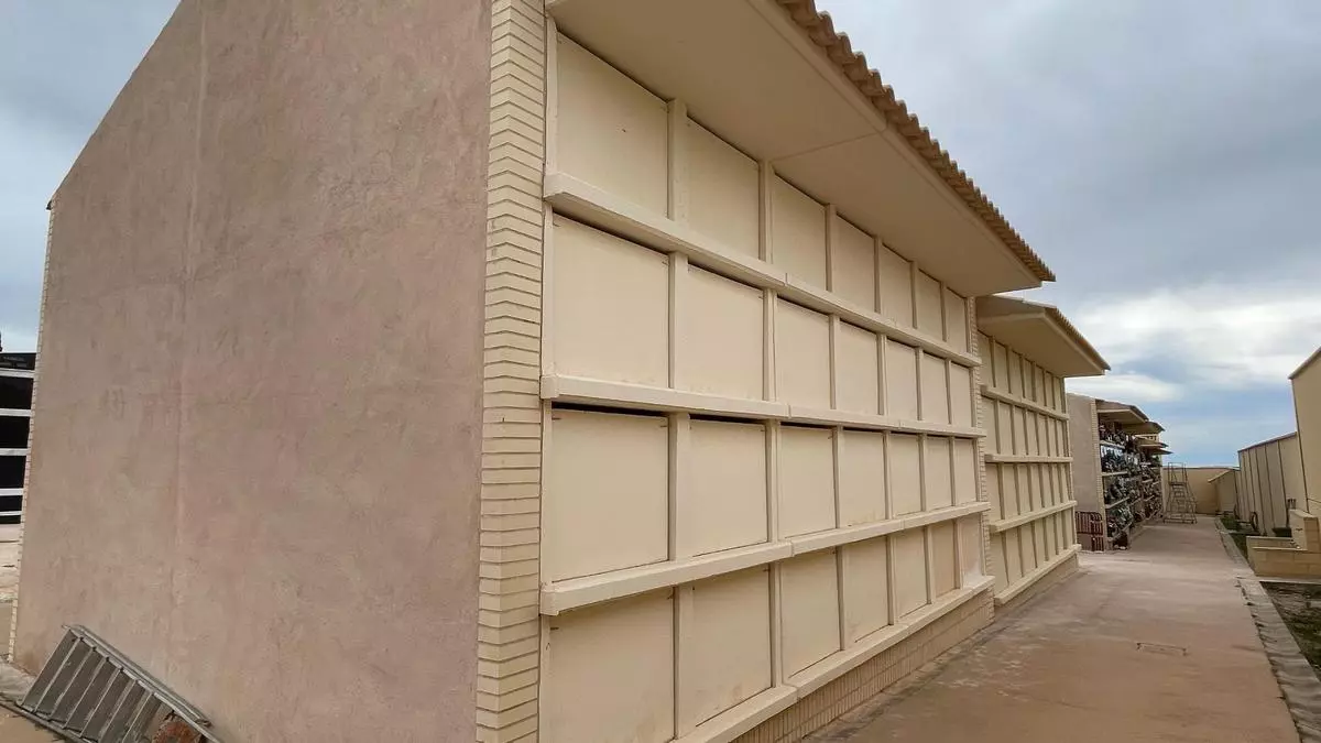 El cementerio de Monóvar gana espacio con la suma de 56 nuevos nichos