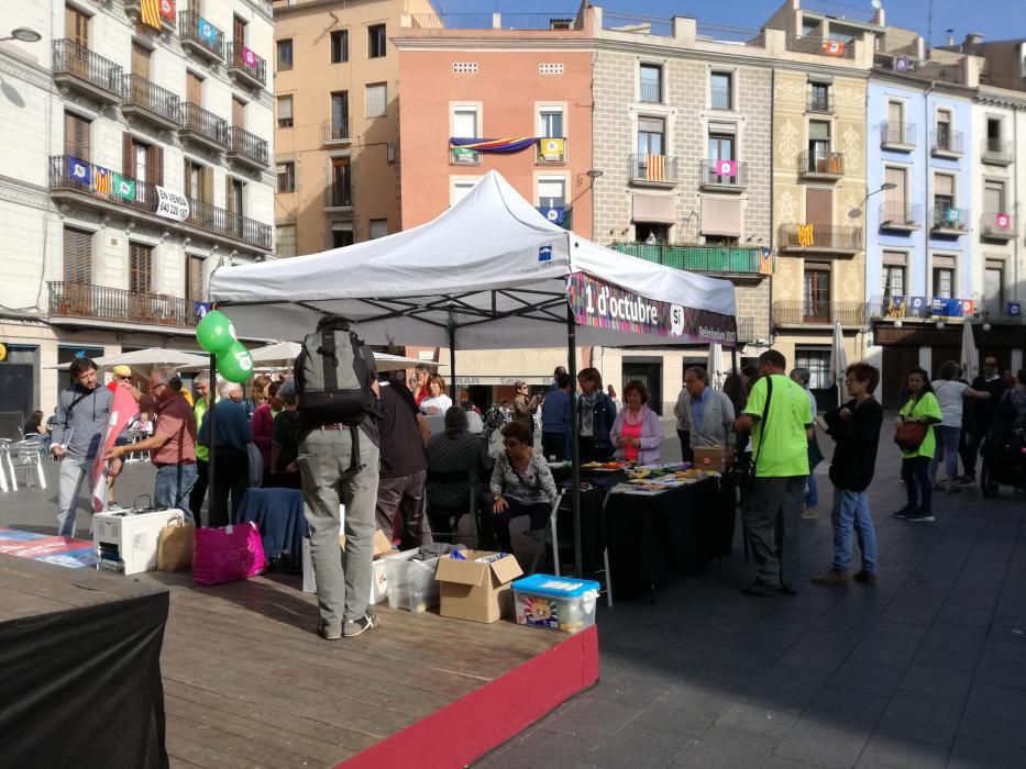 Penjada de cartells a Manresa pro referèndum