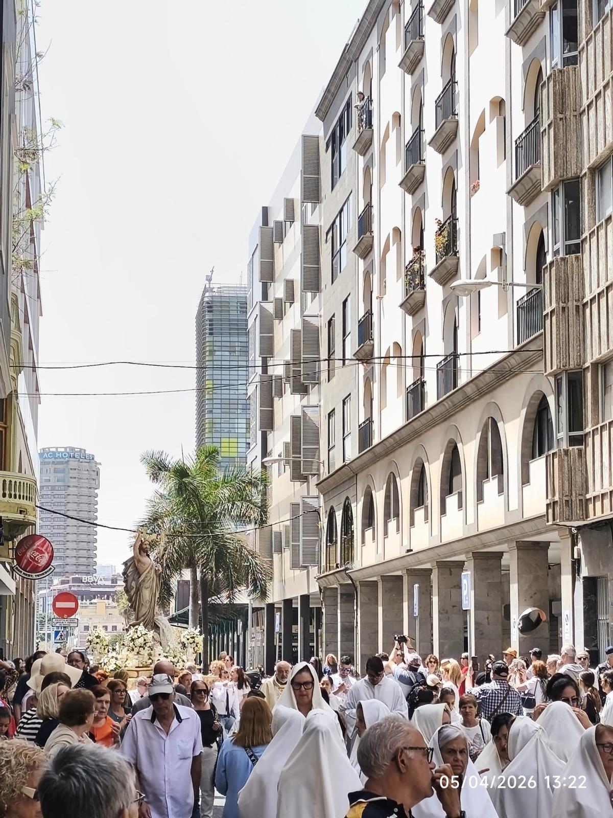 Procesión del Cristo Resucitado por las calles del Puerto de Las Palmas de Gran Canaria