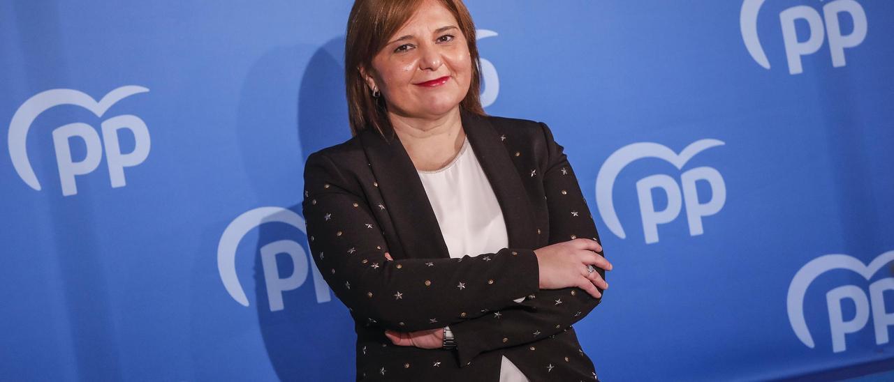 El PP de Bonig ve necesaria la autocrítica pero cierra filas con Casado