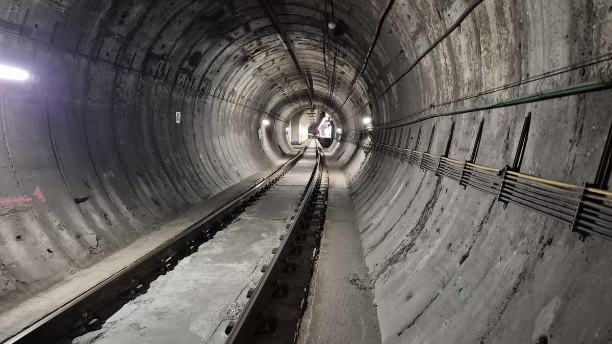 El túnel de la L2 por donde pasará la Cursa solidària del centenari del metro de Barcelona.