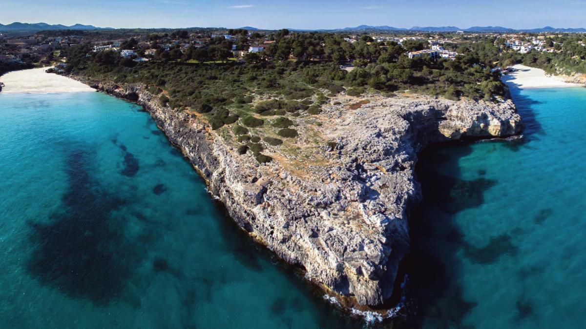 Vista aérea de Cala Anguila, donde ha ha tenido lugar el atropello mortal.