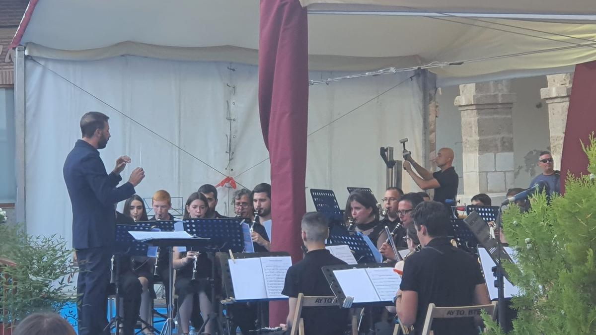 Banda musical Iscariense durante el concierto de hoy