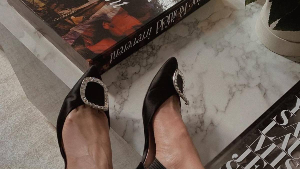La 'influencer' Carla Hinojosa combina sus leggings 'fuseau' con zapatos joya planos de Roger Vivier