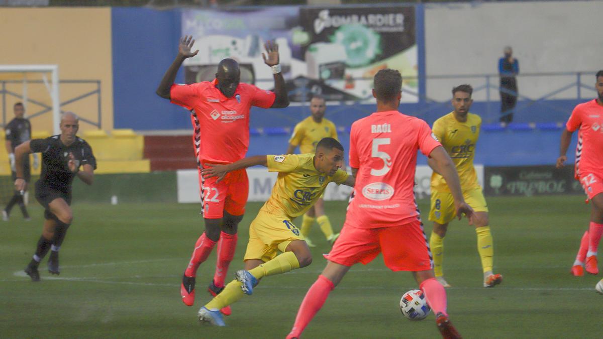 Un momento del Orihuela-Alcoyano disputado el domingo en Los Arcos (0-0)