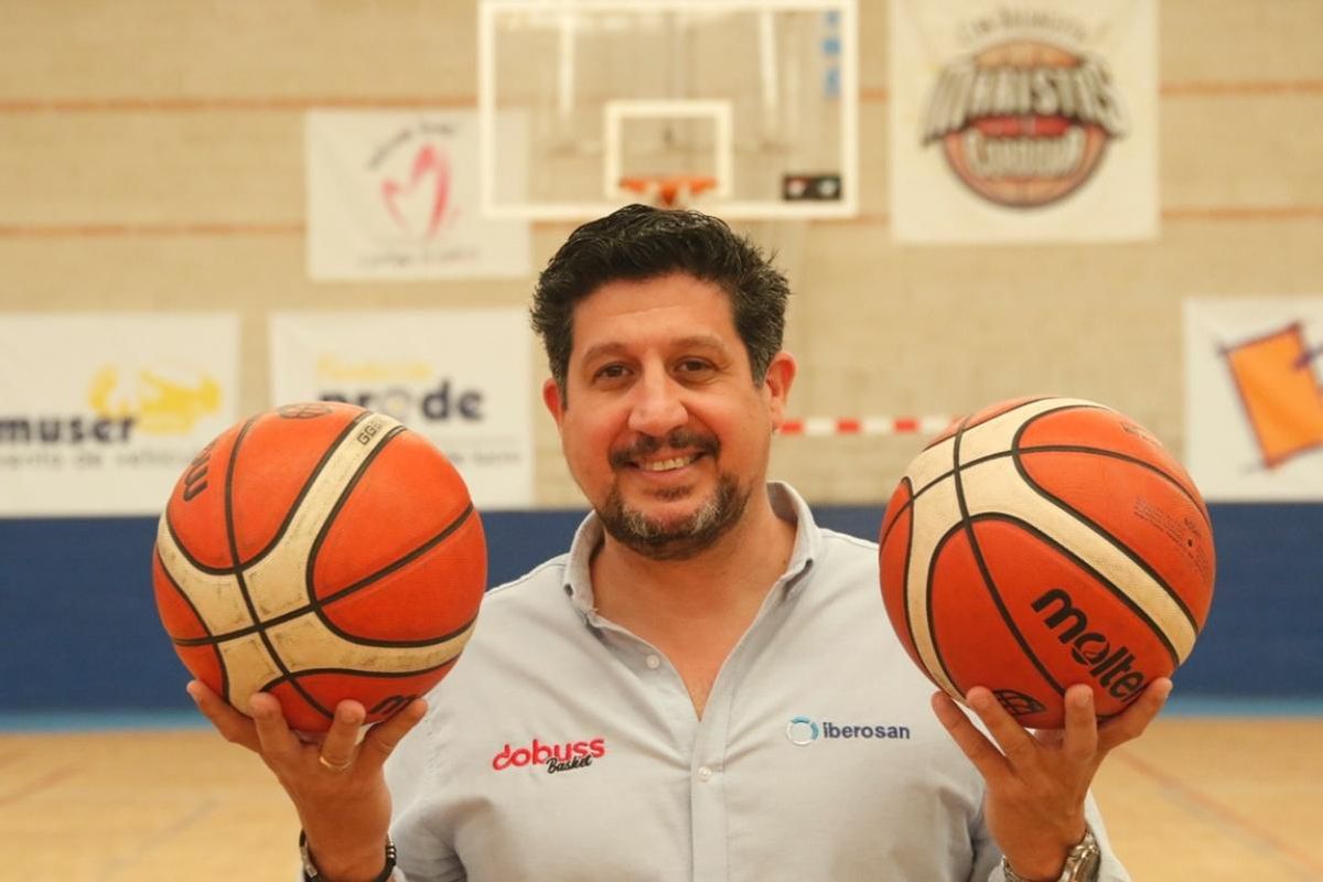 Sebastián del Rey, en el pabellón del colegio Cervantes.