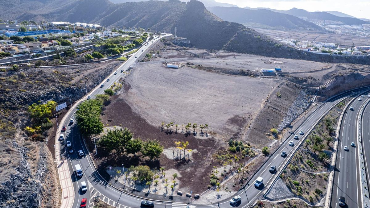 Panorámica aérea de la zona de Adeje donde se ubicará la nueva zona de masa verde.