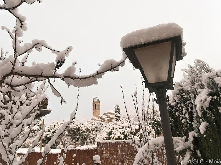 La neu deixa postals blanques al Moianès