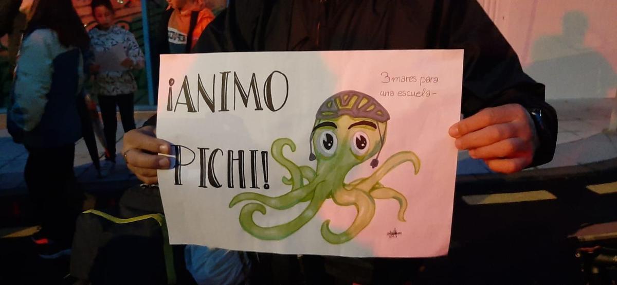 El recibimiento a Pichi por parte del grupo scout Conteu, en Las Vegas (Corvera).