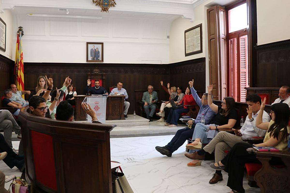 Votación del acuerdo en el pleno de Sagunt