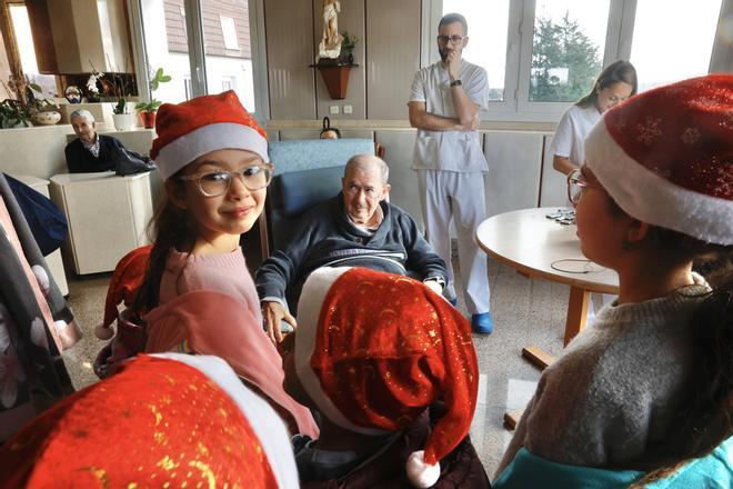 En imágenes: Visita infantil a la Residencia de las Hermanitas de los Ancianos