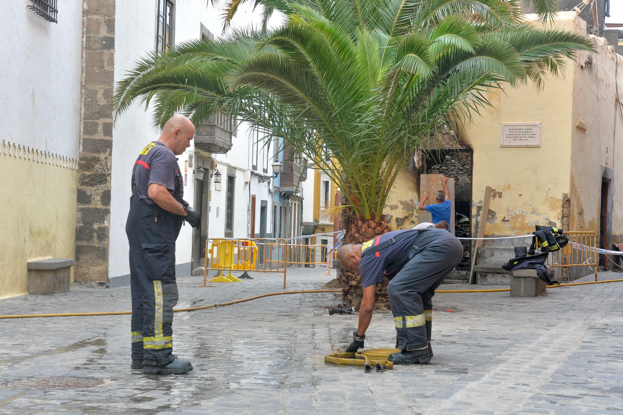 Casa antigua incendiada en Vegueta