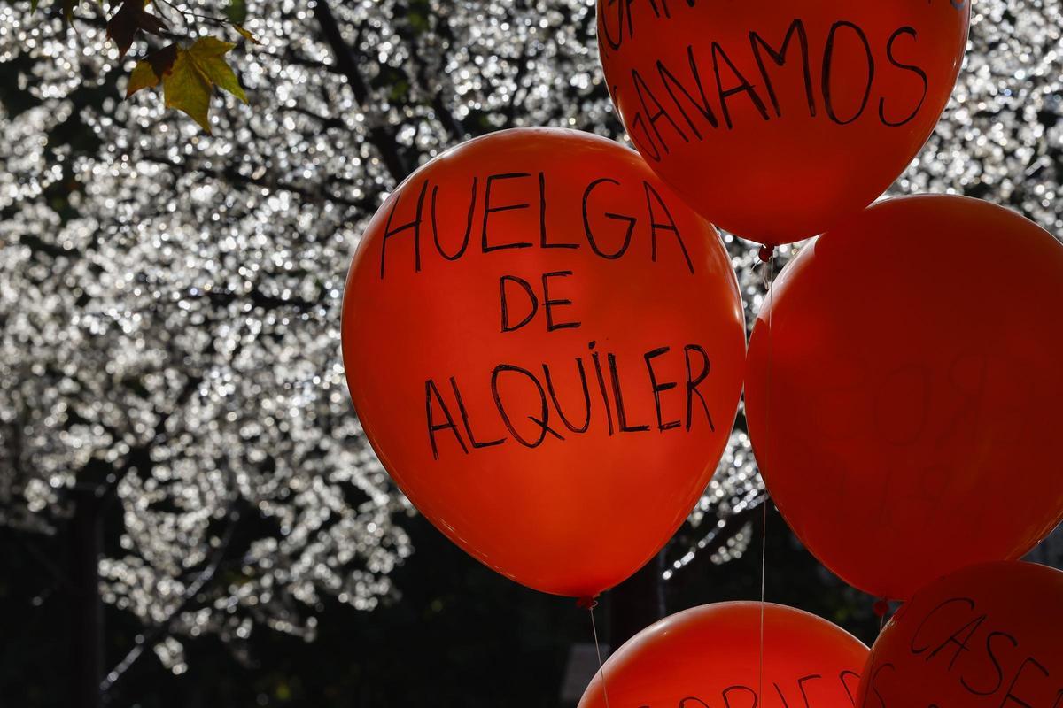 La marcha por la vivienda toma la Gran Vía y colapsa el tráfico en el centro de Madrid