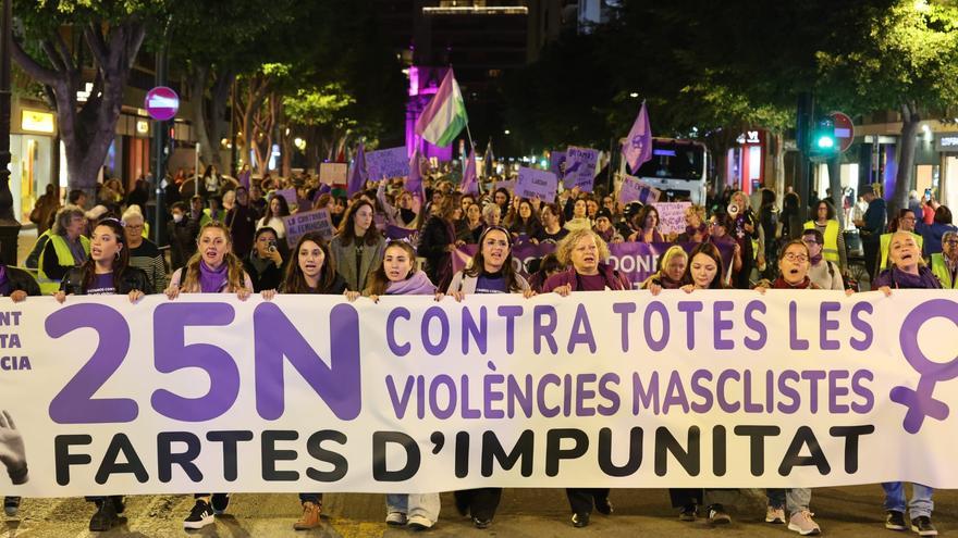 25N en València: La manifestación contra la violencia machista, en imágenes