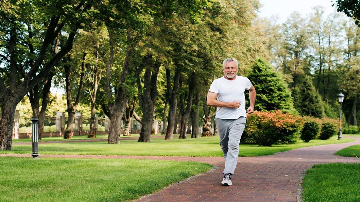 Aunque caminar es una actividad automática, se puede hacer de forma incorrecta si no prestas atención