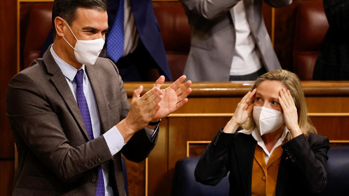 Pedro Sánchez y Nadia Calviño.