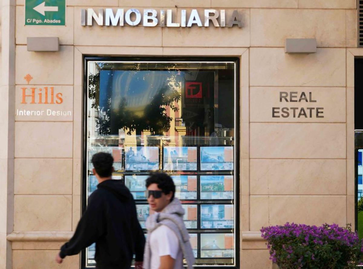 El sector de las agencias inmobiliarias es de lo que más crece. | ÁLEX ZEA