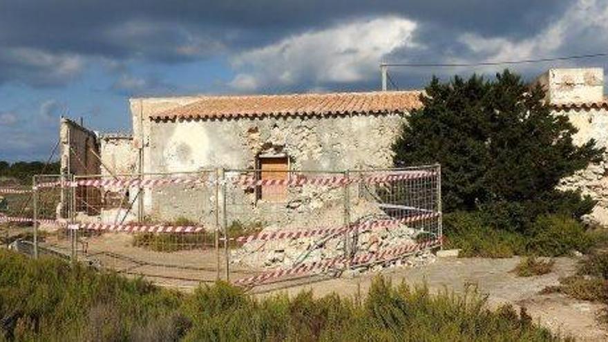 Formentera apuntala la  casa de sa Roda para frenar  su deterioro