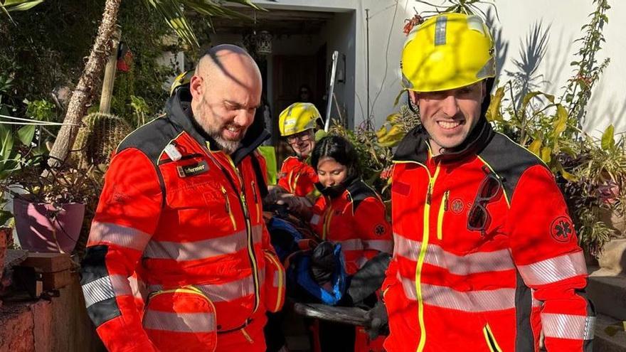 Rescatado un hombre de 70 años que se había caído mientras limpiaba una cisterna en Sant Josep